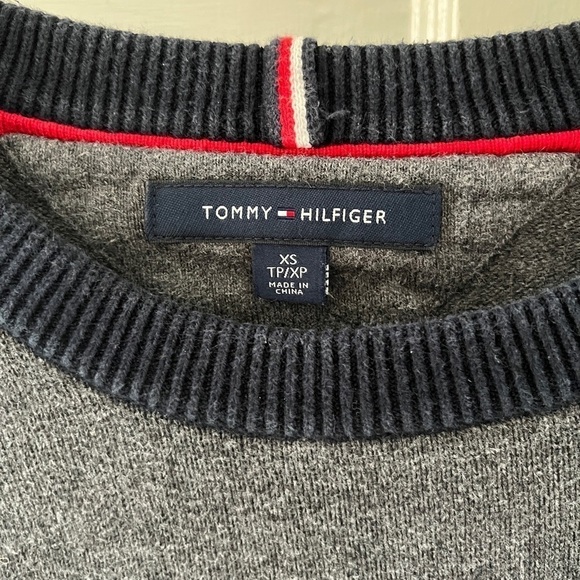 Tommy Hilfiger pullover sweater with large Tommy patch on the front - Picture 7 of 8